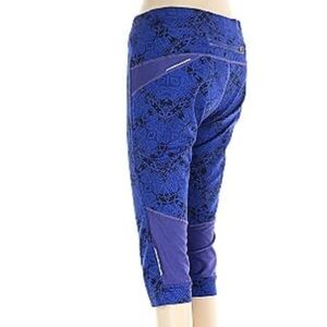 Athleta Cairo Bare to Run Knicker Crop Legging Size Medium